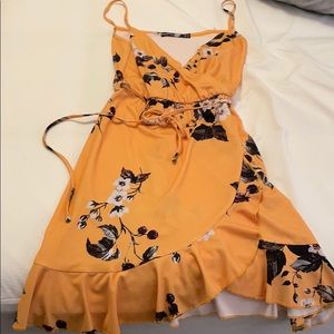 Boohoo floral dress size 4 small